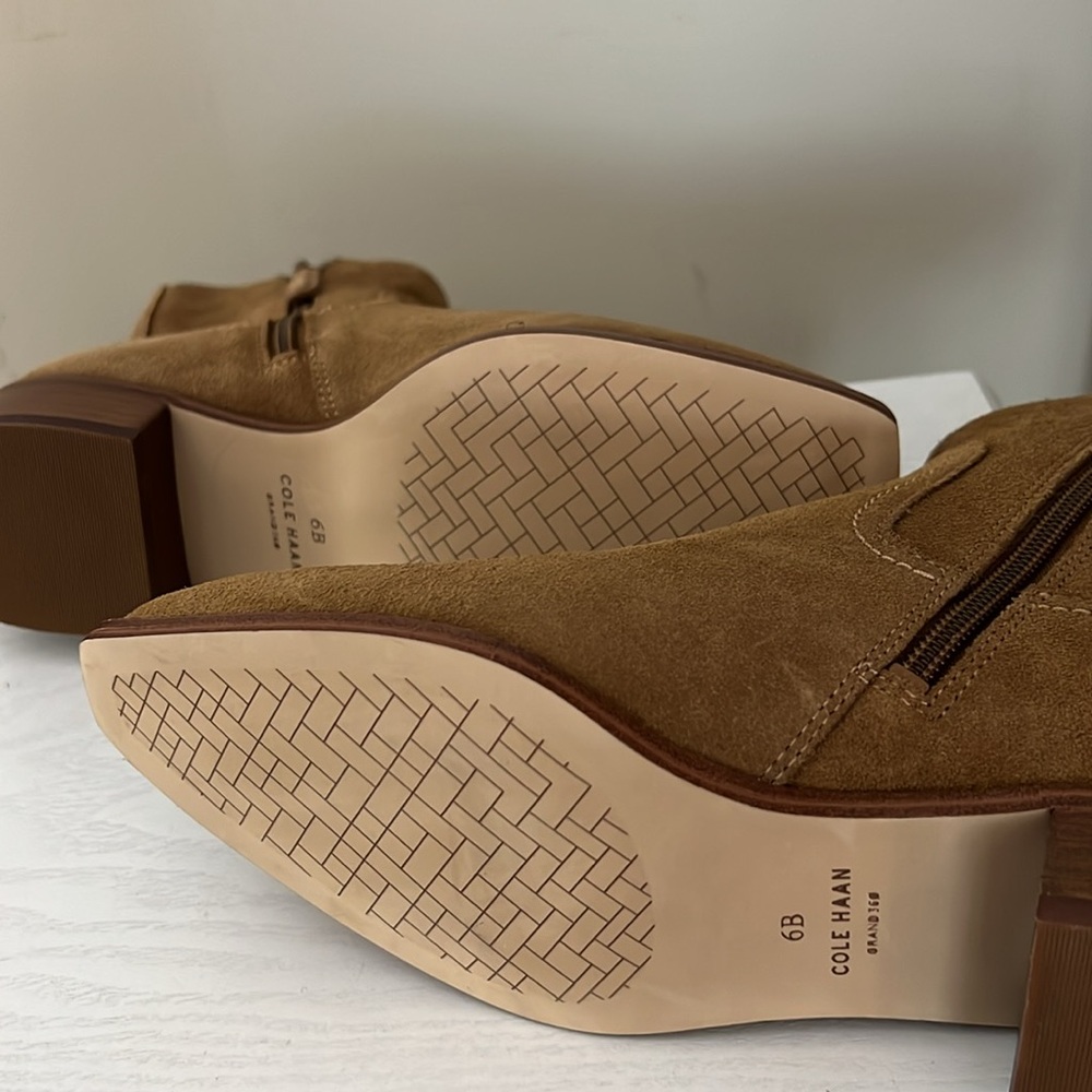 Cole Haan NAIA Suede Ankle Boots
Brand New Without Box 6m Made in Vietnam - Picture 6 of 6